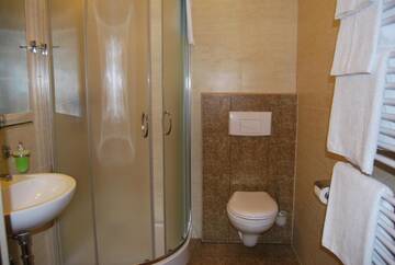 Фото номера Двухместный номер с 1 кроватью или 2 отдельными кроватями Отель Hotel Eljot г. Сельпя-Велька 9